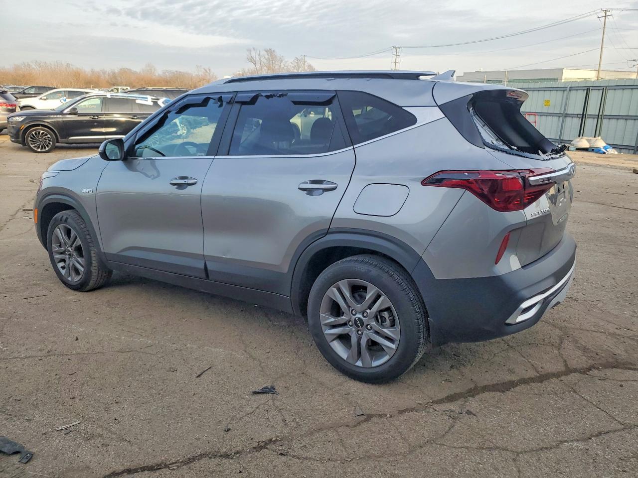 2023 KIA SELTOS S photo 4