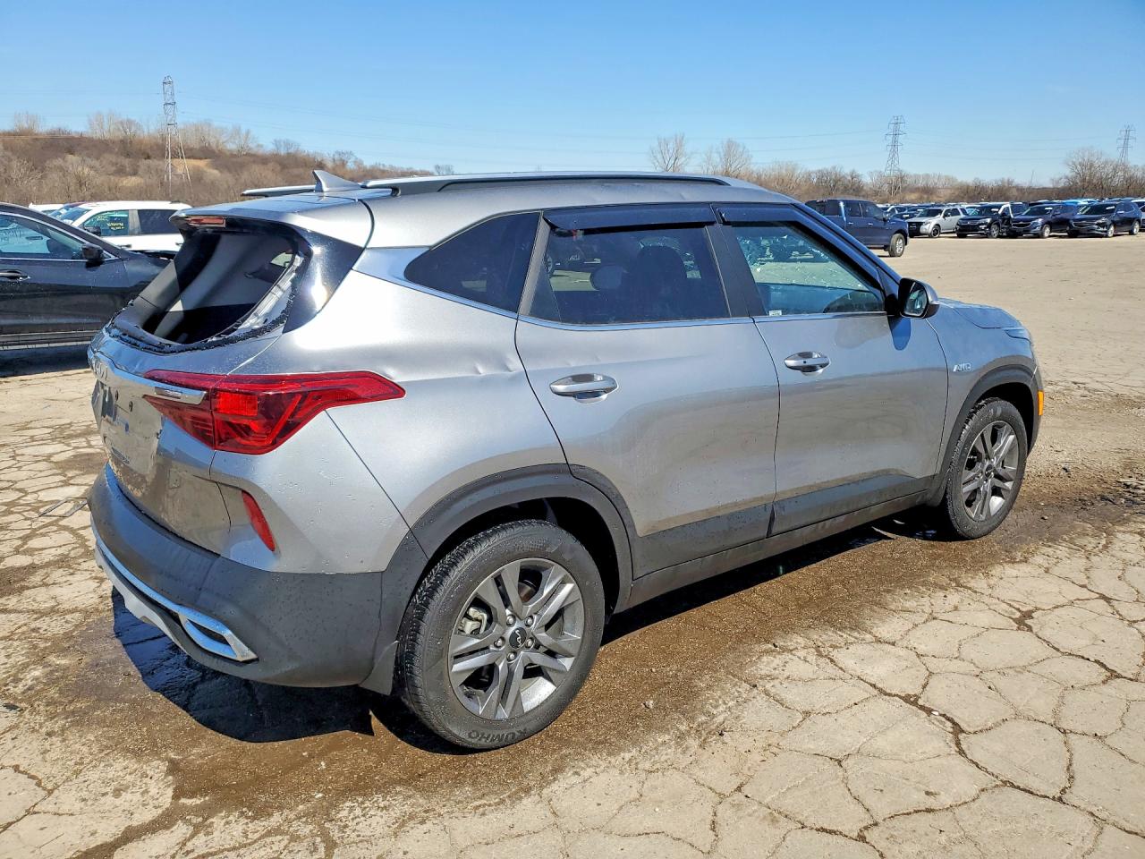 2023 KIA SELTOS S photo 5