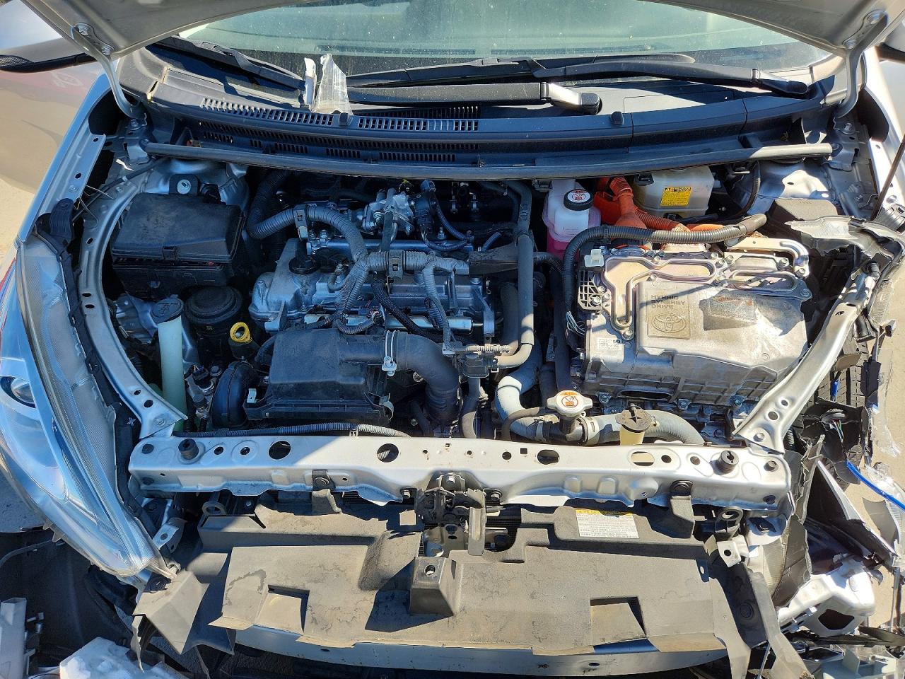 2017 TOYOTA PRIUS C TWO photo 11