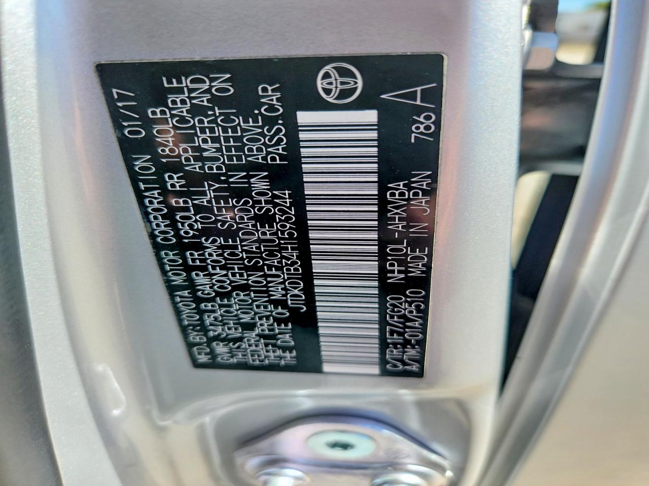 2017 TOYOTA PRIUS C TWO photo 12