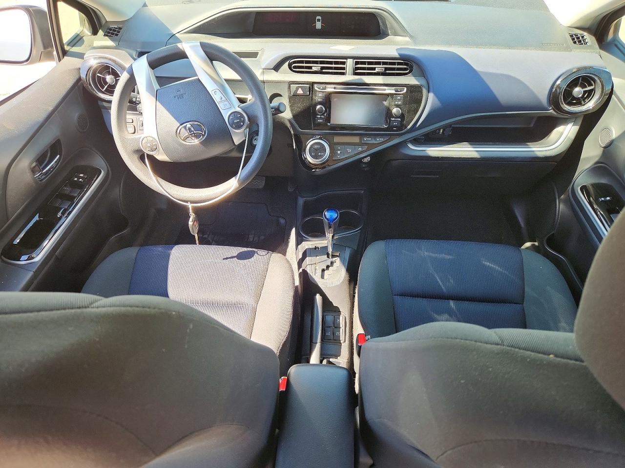 2017 TOYOTA PRIUS C TWO photo 8