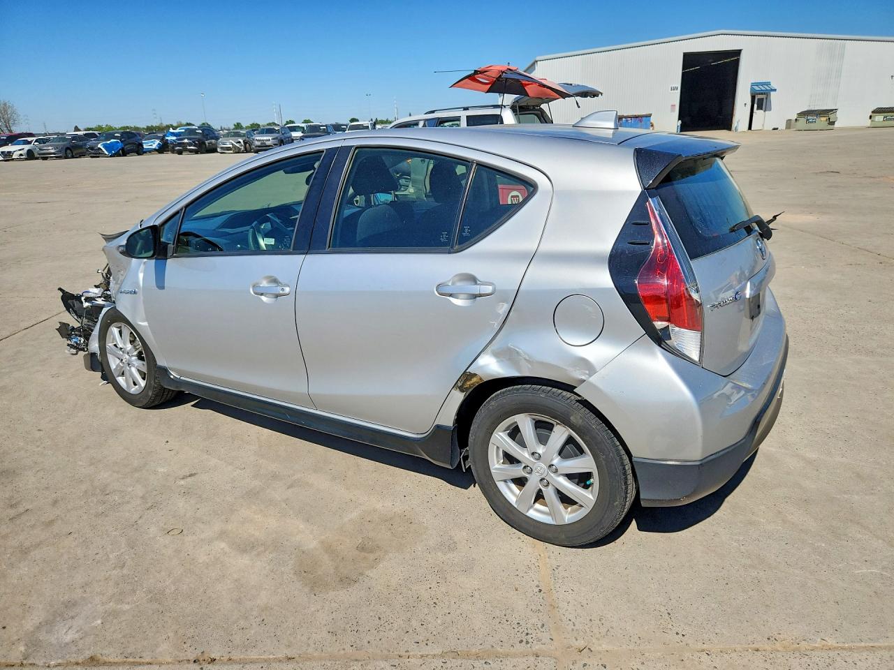2017 TOYOTA PRIUS C TWO photo 2