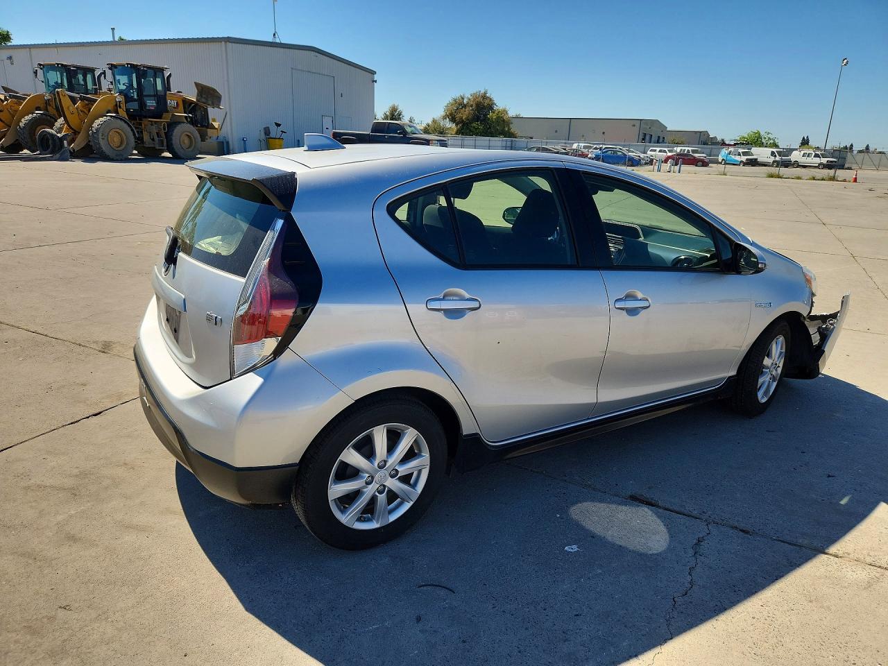 2017 TOYOTA PRIUS C TWO photo 3