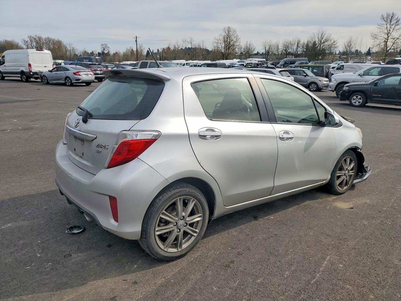 2012 TOYOTA YARIS 5-DOOR LE photo 3