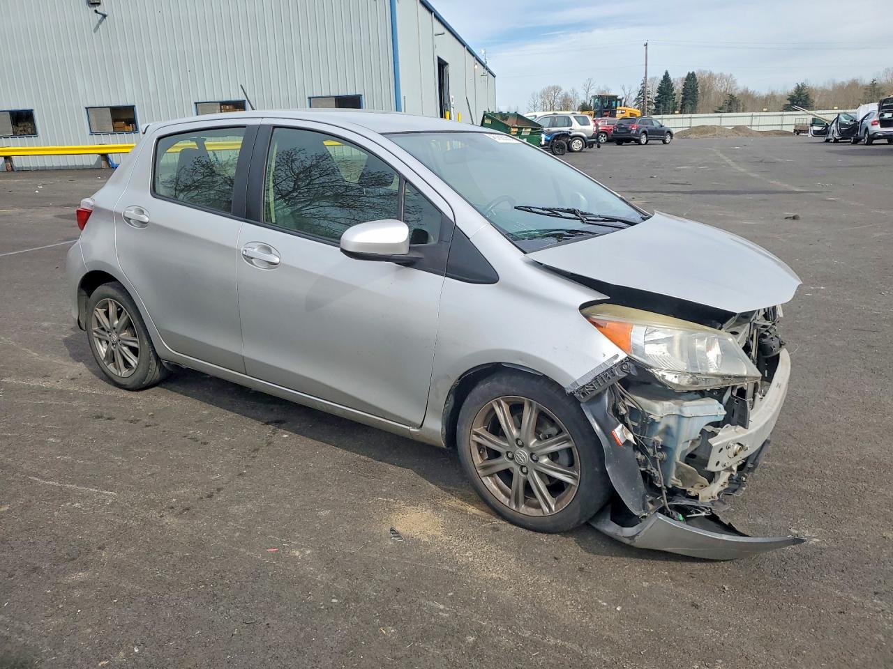 2012 TOYOTA YARIS 5-DOOR LE photo 4