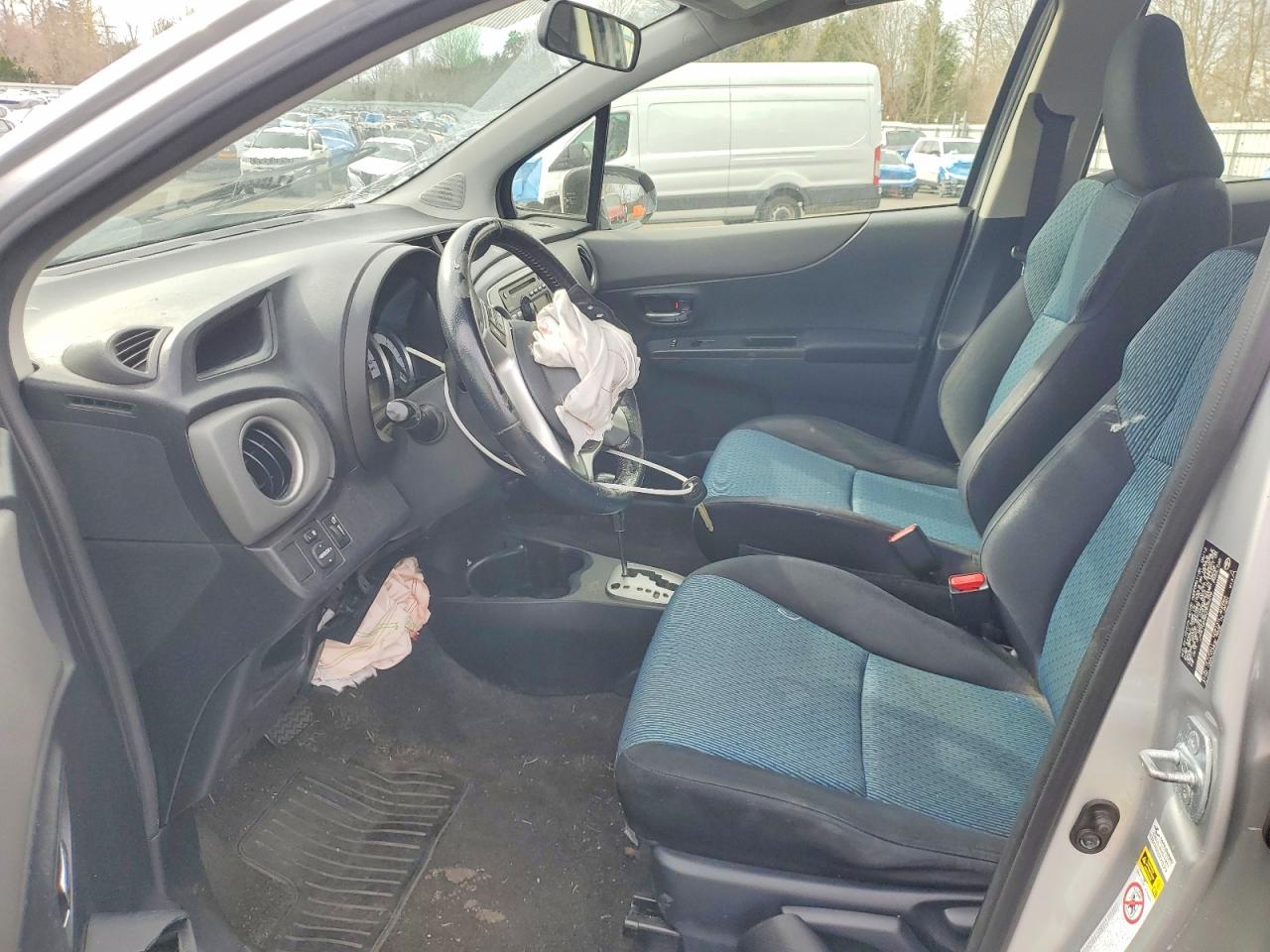 2012 TOYOTA YARIS 5-DOOR LE photo 7