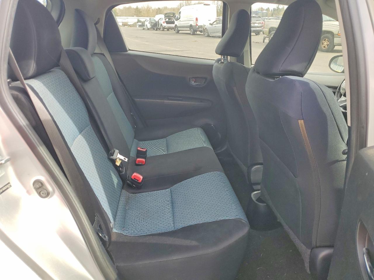 2012 TOYOTA YARIS 5-DOOR LE photo 10