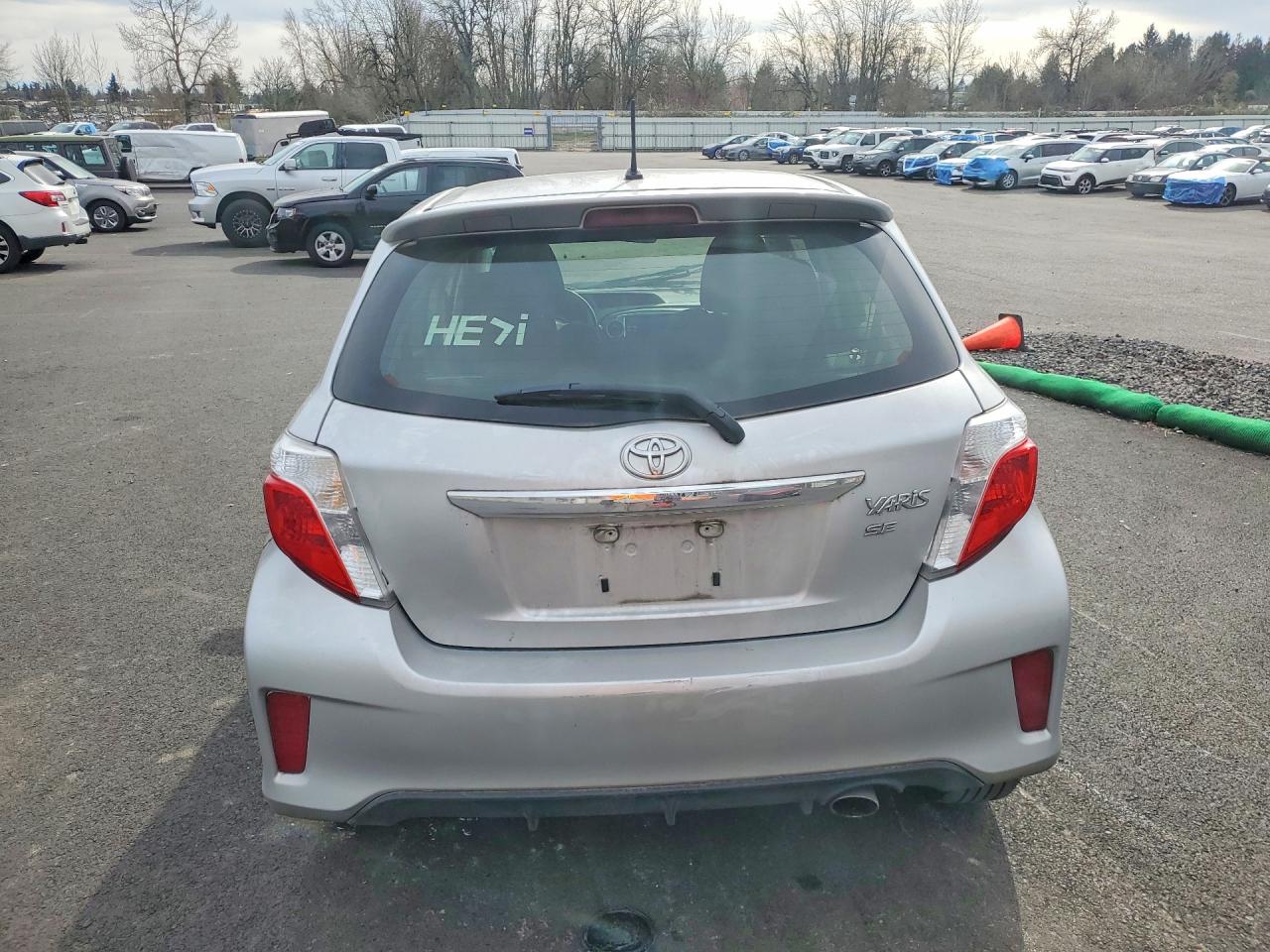 2012 TOYOTA YARIS 5-DOOR LE photo 6