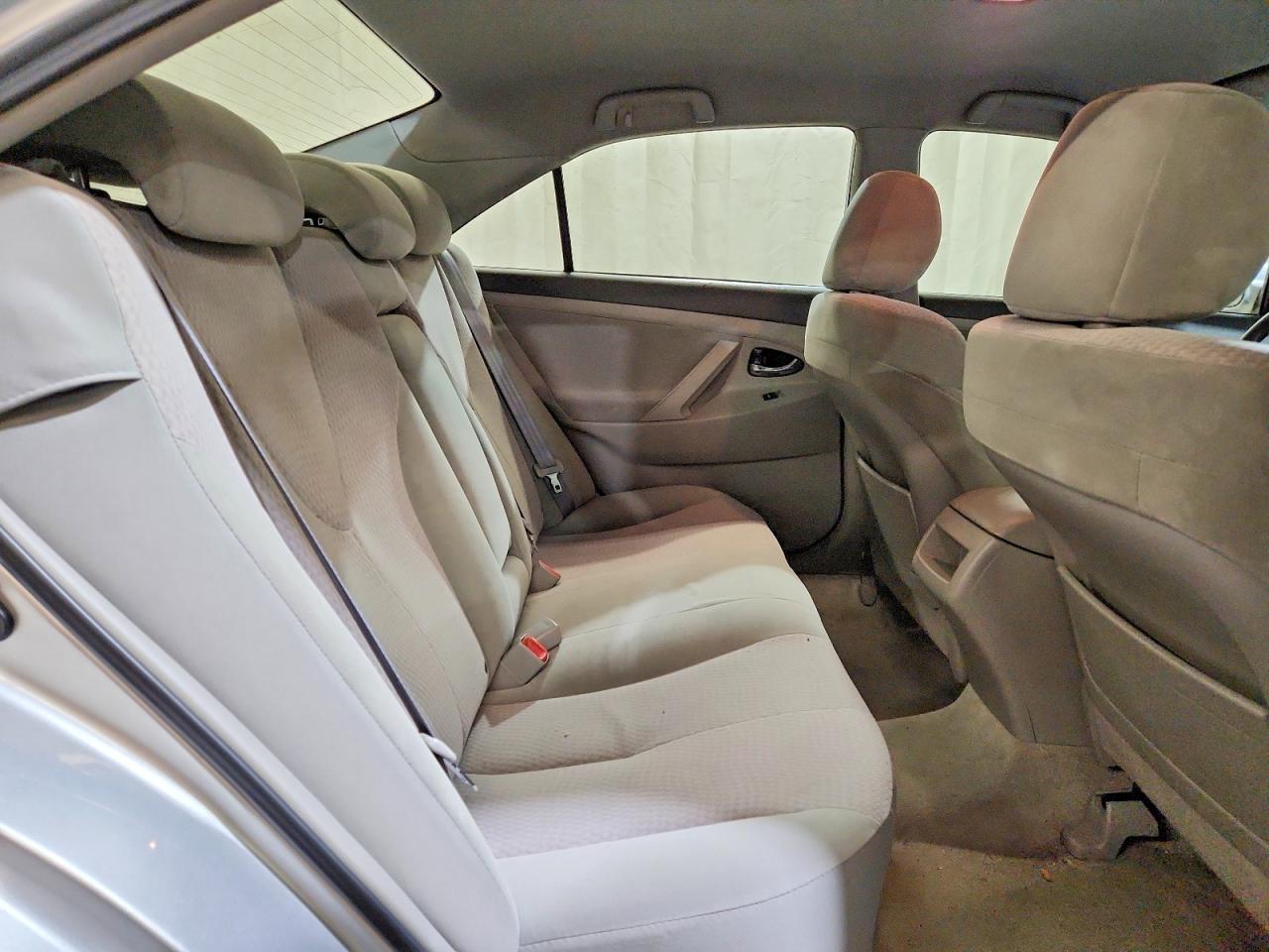 2010 TOYOTA CAMRY LE photo 10