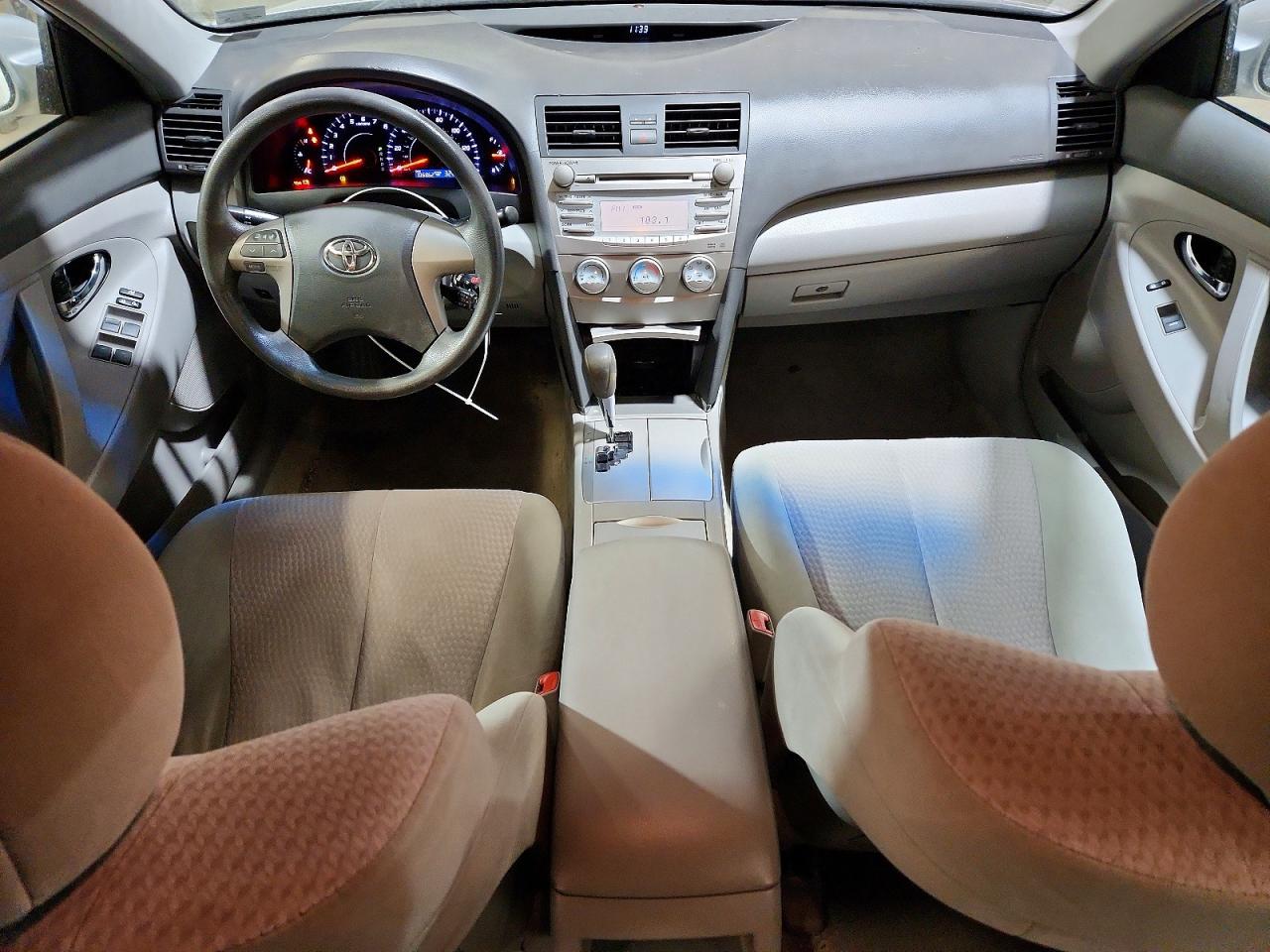 2010 TOYOTA CAMRY LE photo 8