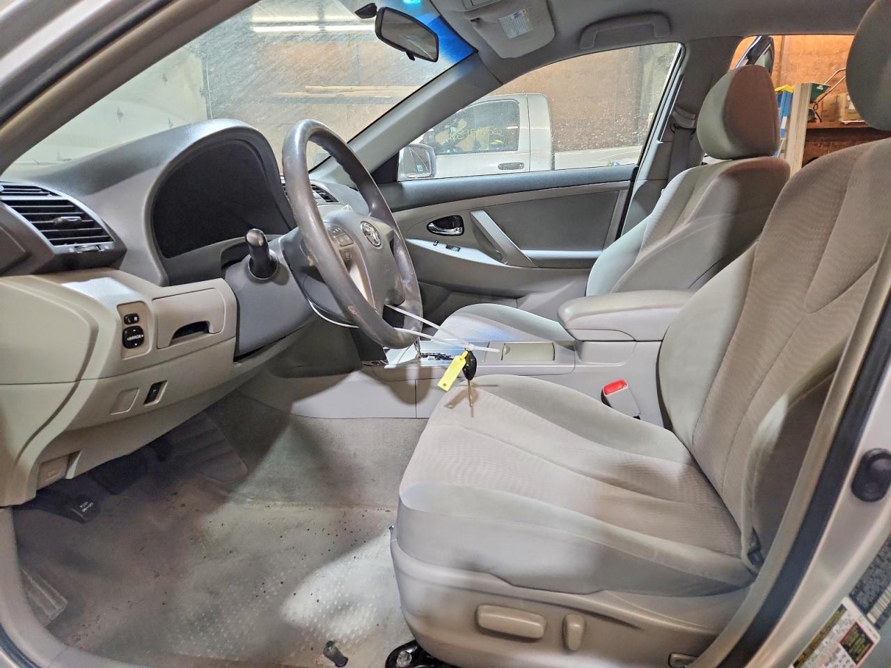 2010 TOYOTA CAMRY LE photo 7
