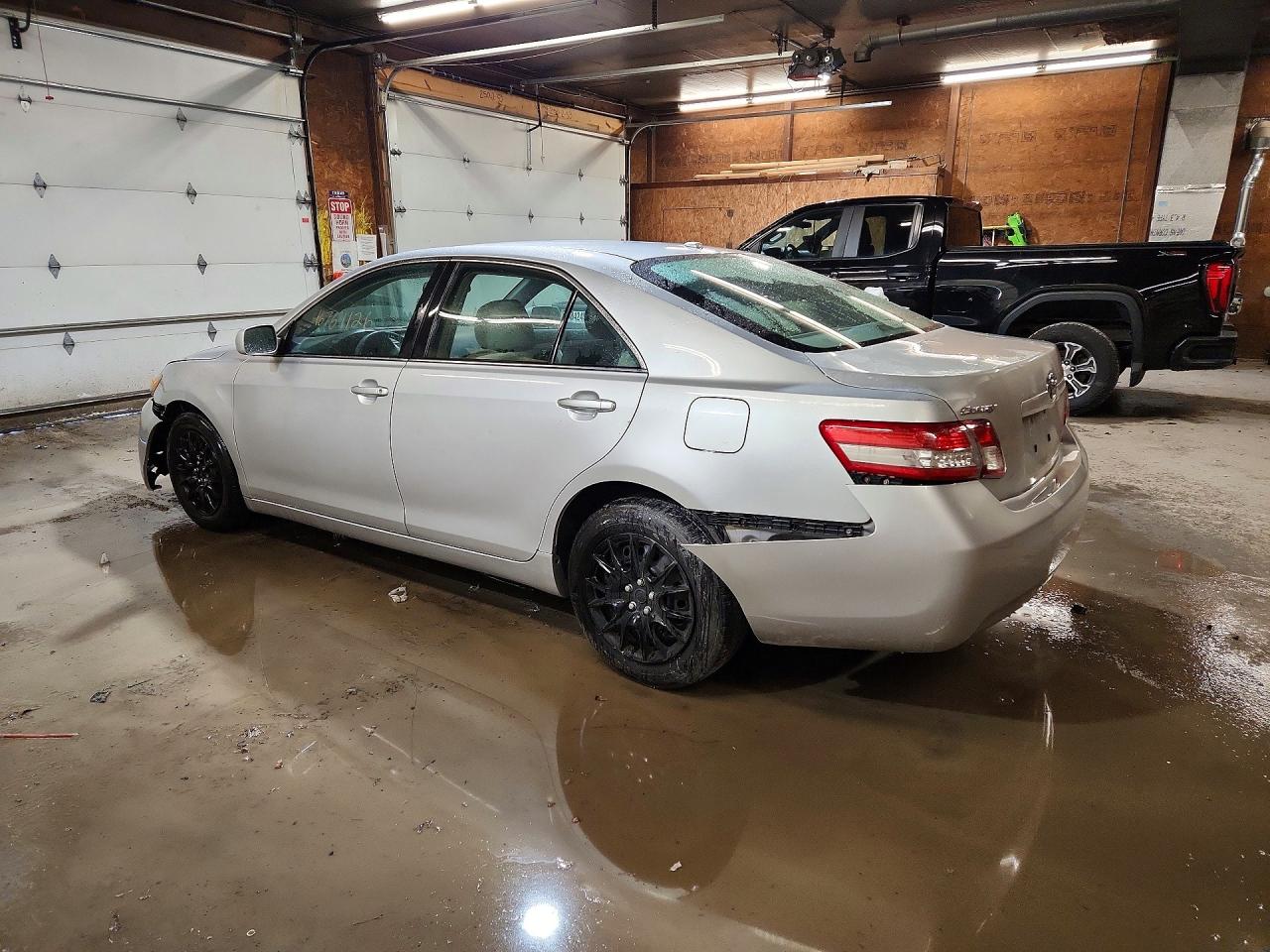 2010 TOYOTA CAMRY LE photo 2