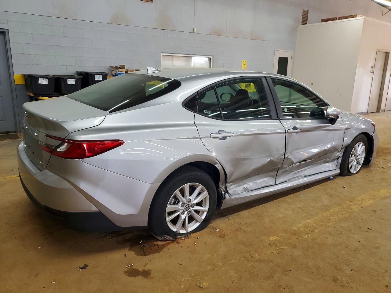 2025 TOYOTA CAMRY LE photo 3