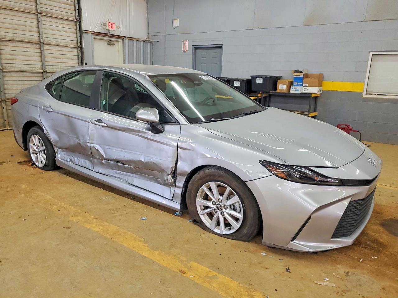 2025 TOYOTA CAMRY LE photo 4