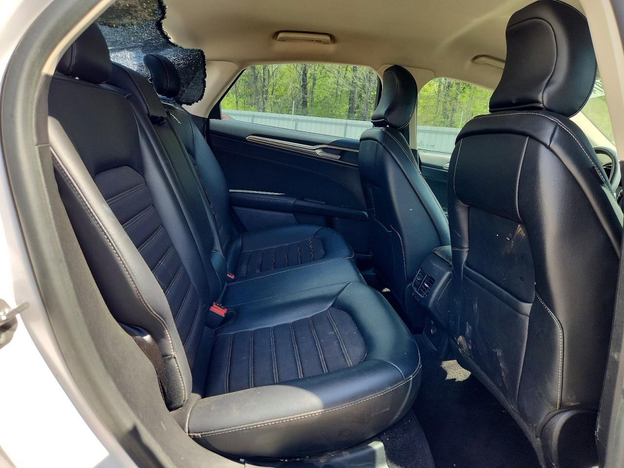 2017 FORD FUSION SE photo 19