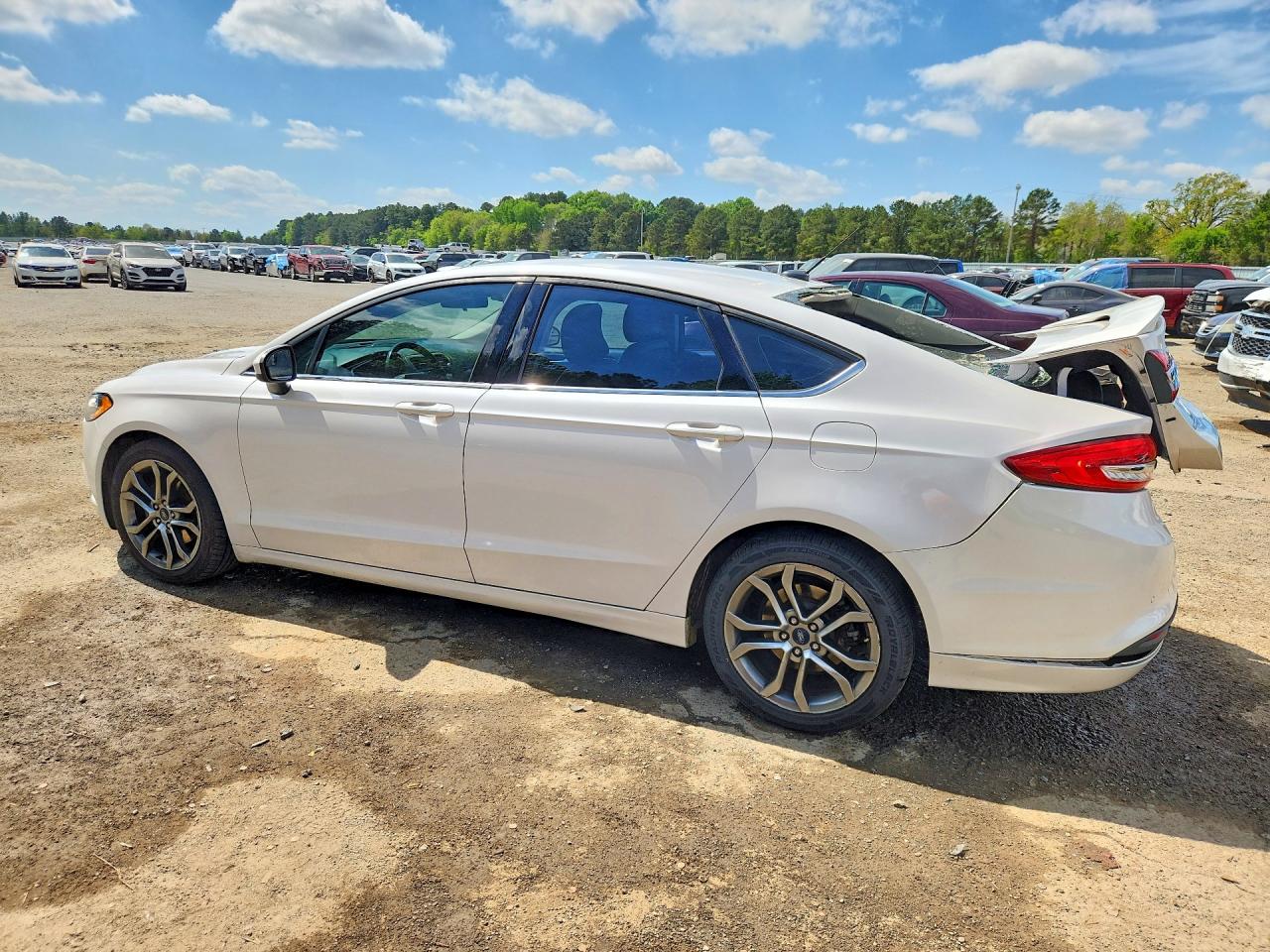 2017 FORD FUSION SE photo 3