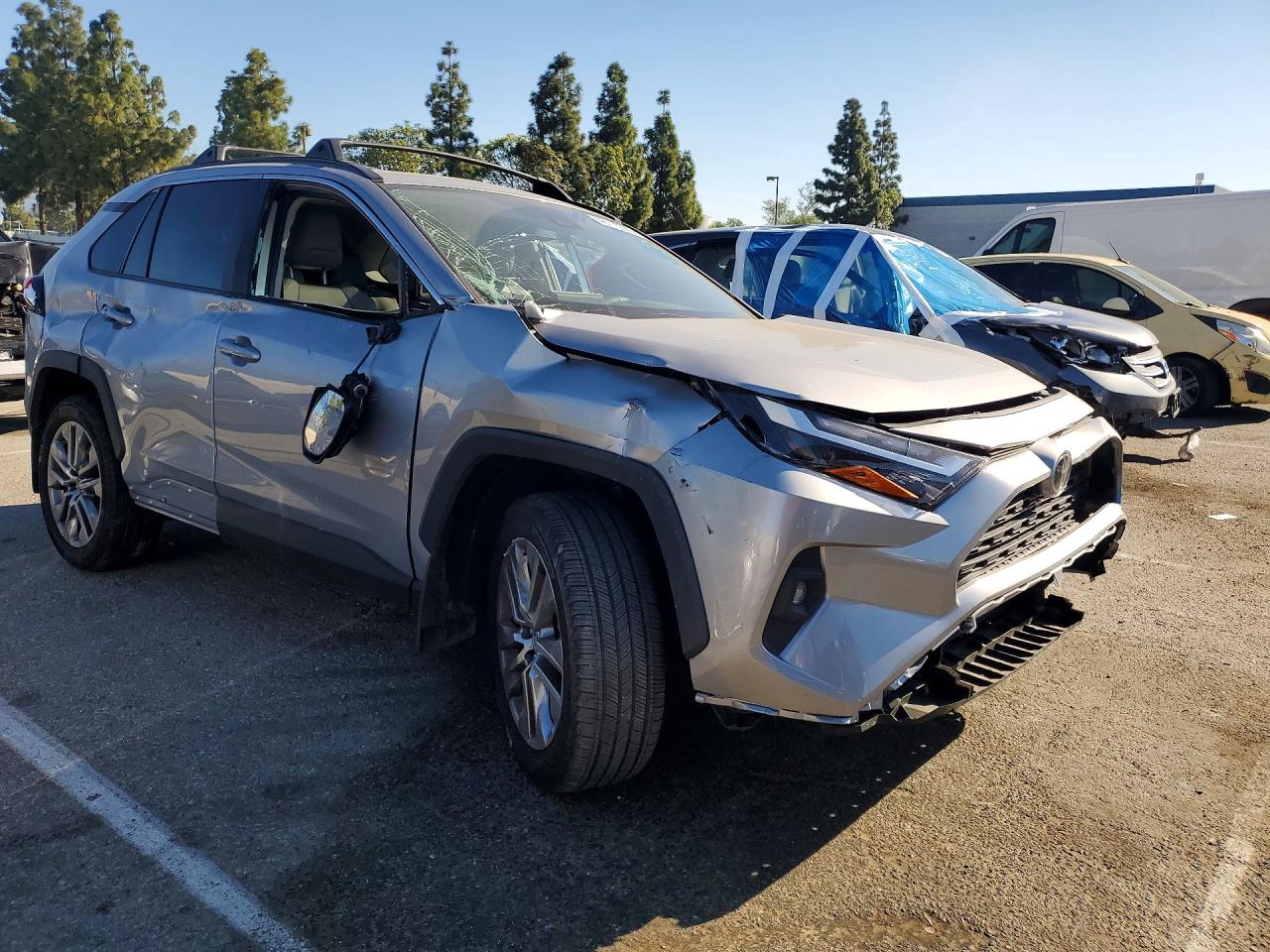 2022 TOYOTA RAV4 XLE PREMIUM photo 10