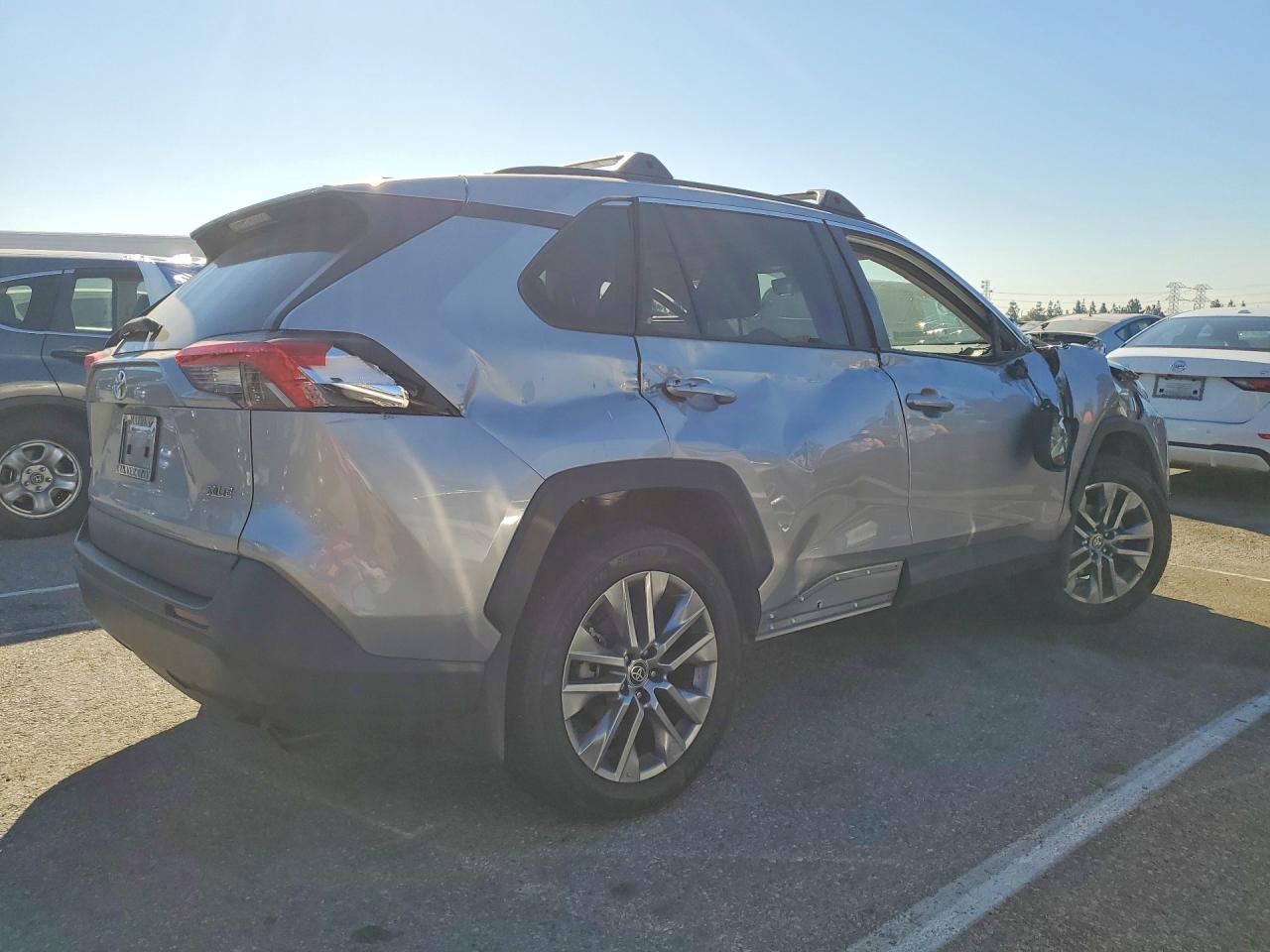 2022 TOYOTA RAV4 XLE PREMIUM photo 7