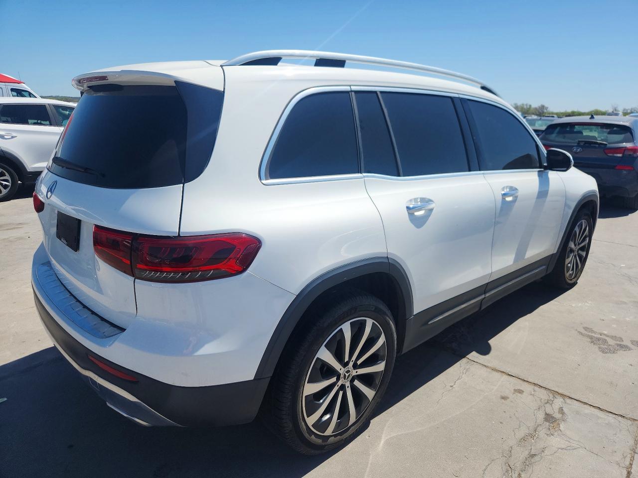 2020 MERCEDES-BENZ GLB 250 photo 3