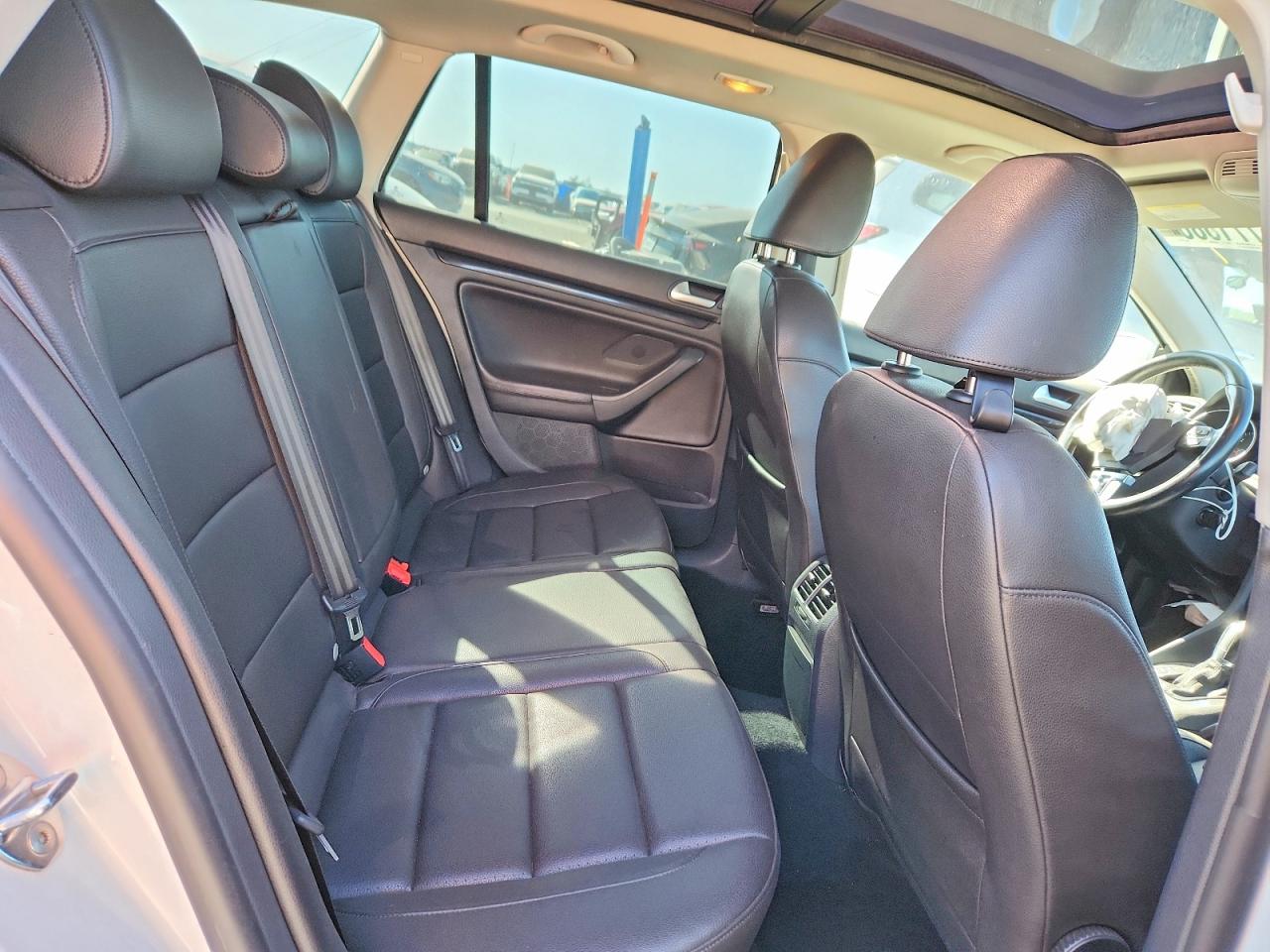 2014 VOLKSWAGEN JETTA TDI photo 11