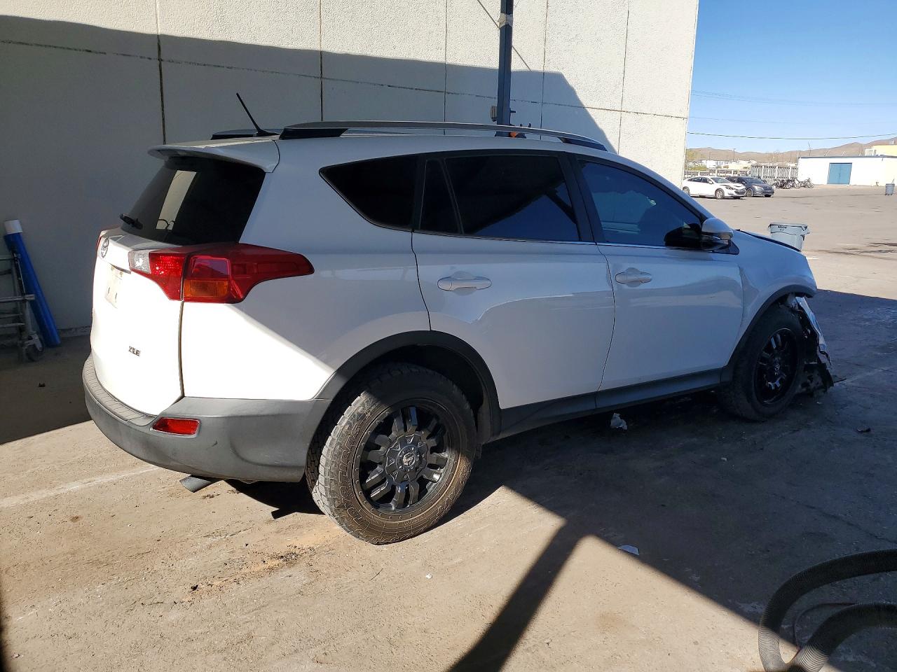2015 TOYOTA RAV4 XLE photo 3
