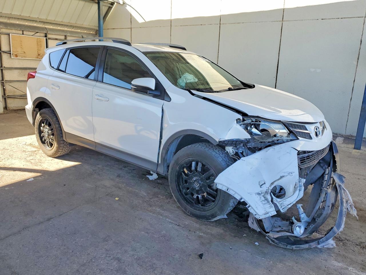 2015 TOYOTA RAV4 XLE photo 4