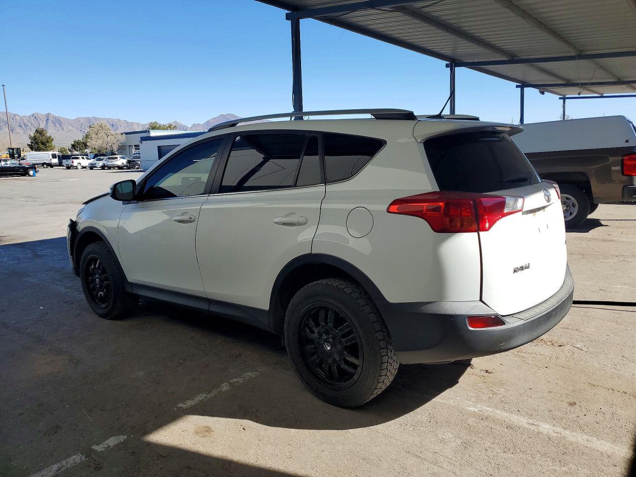 2015 TOYOTA RAV4 XLE photo 2