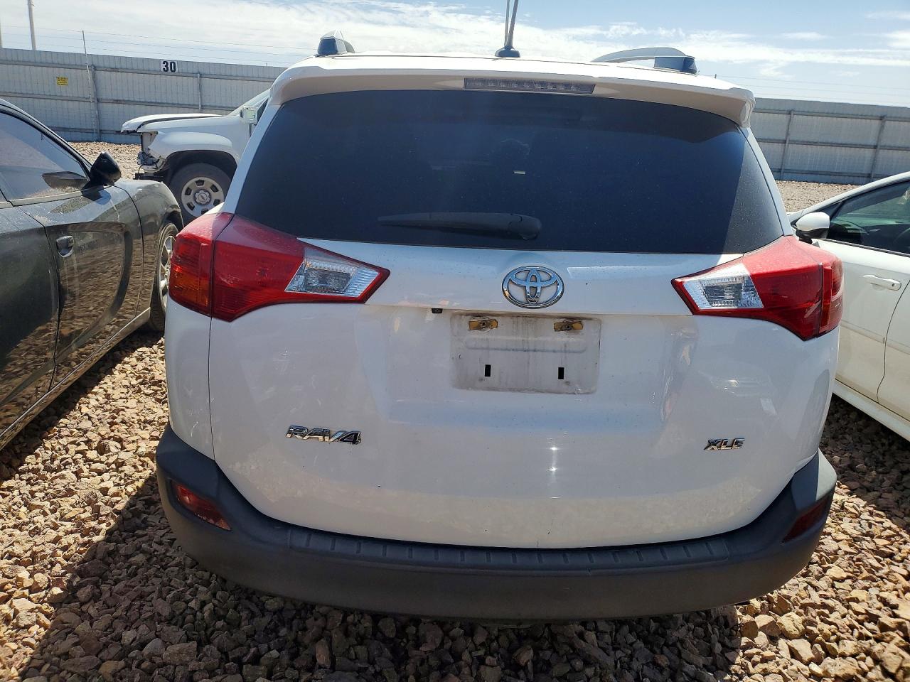 2015 TOYOTA RAV4 XLE photo 6