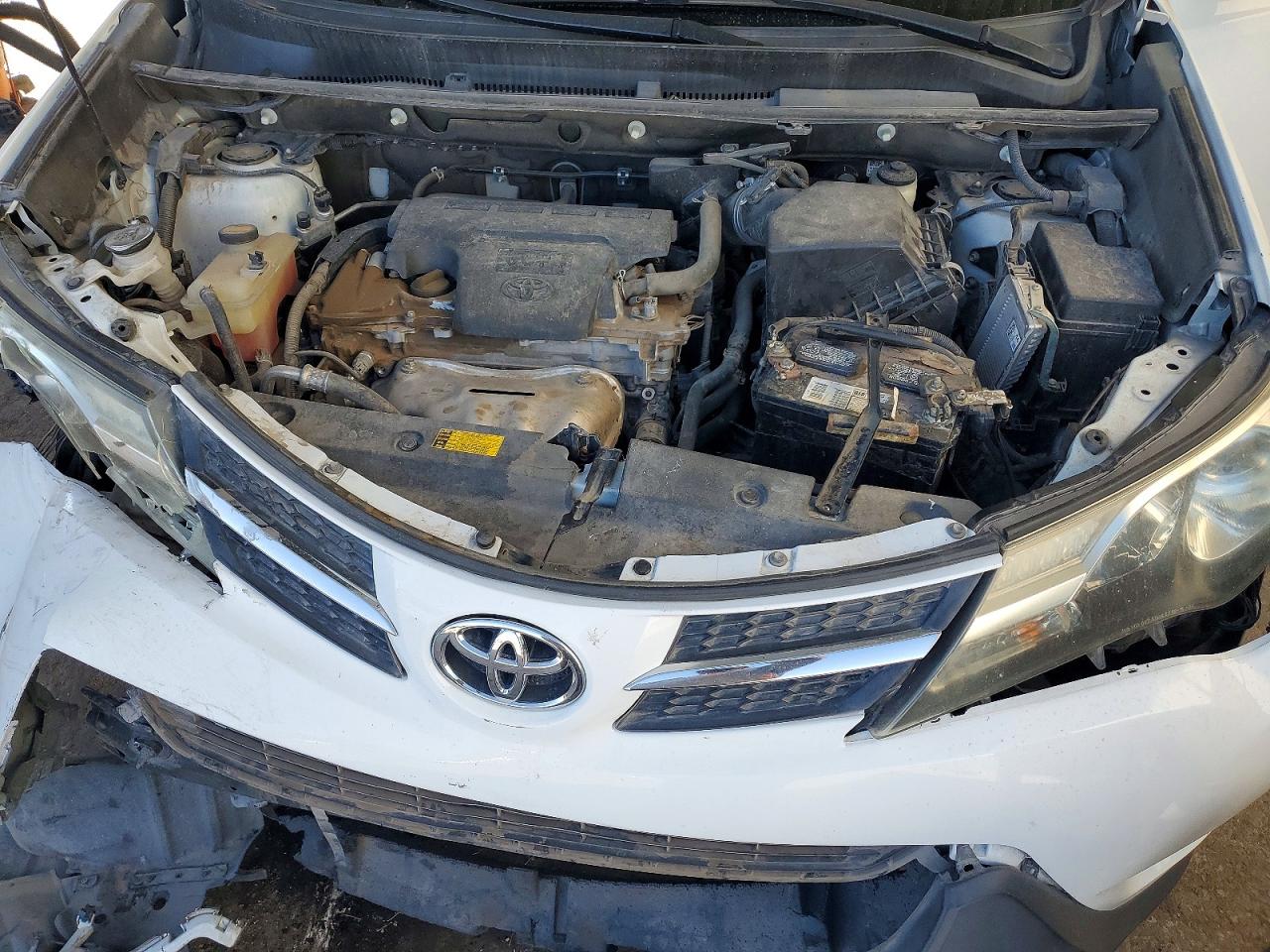 2015 TOYOTA RAV4 XLE photo 12