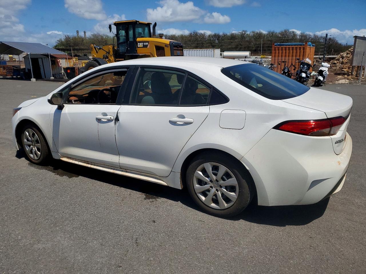 2021 TOYOTA COROLLA LE photo 2