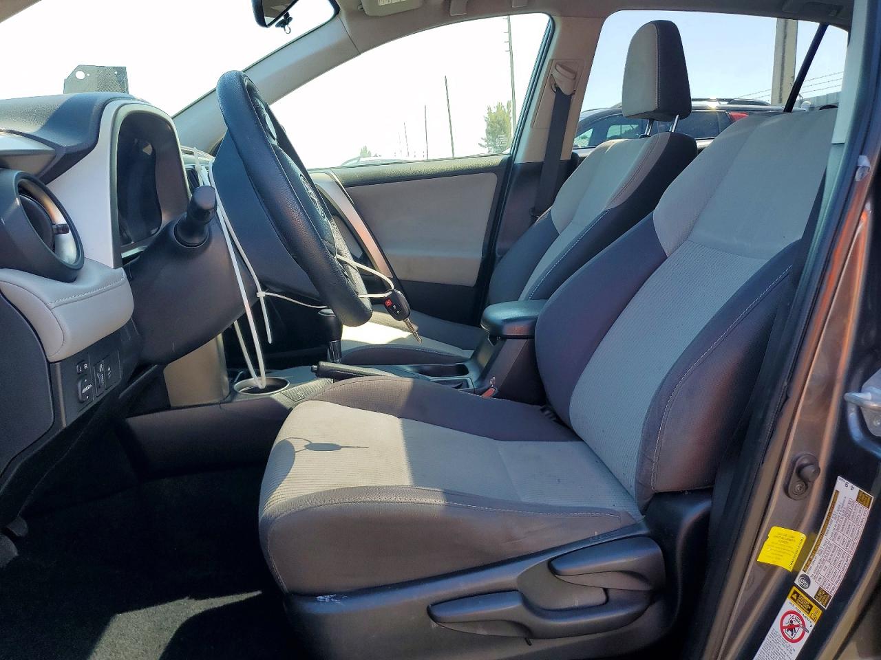 2015 TOYOTA RAV4 XLE photo 13