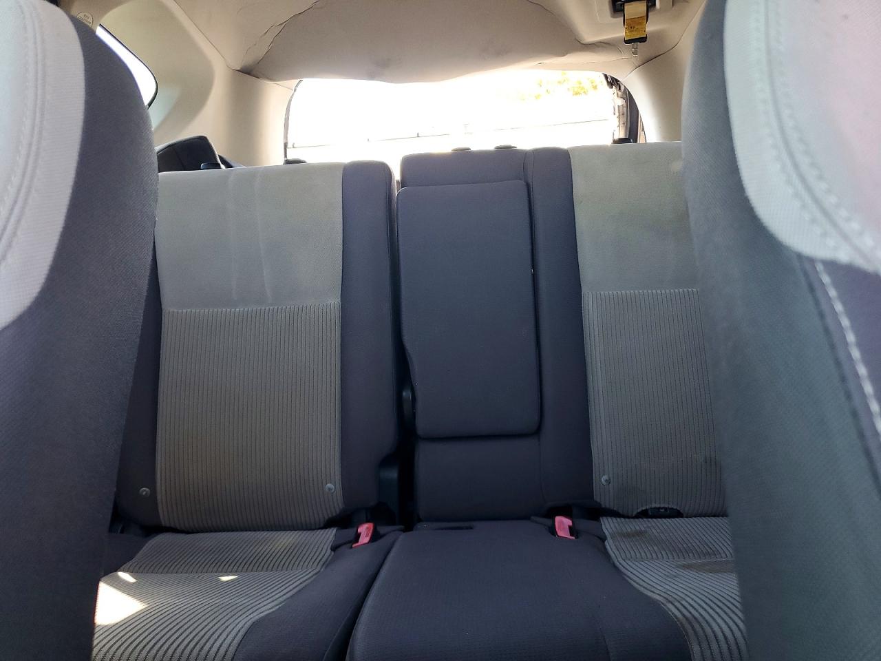 2015 TOYOTA RAV4 XLE photo 19