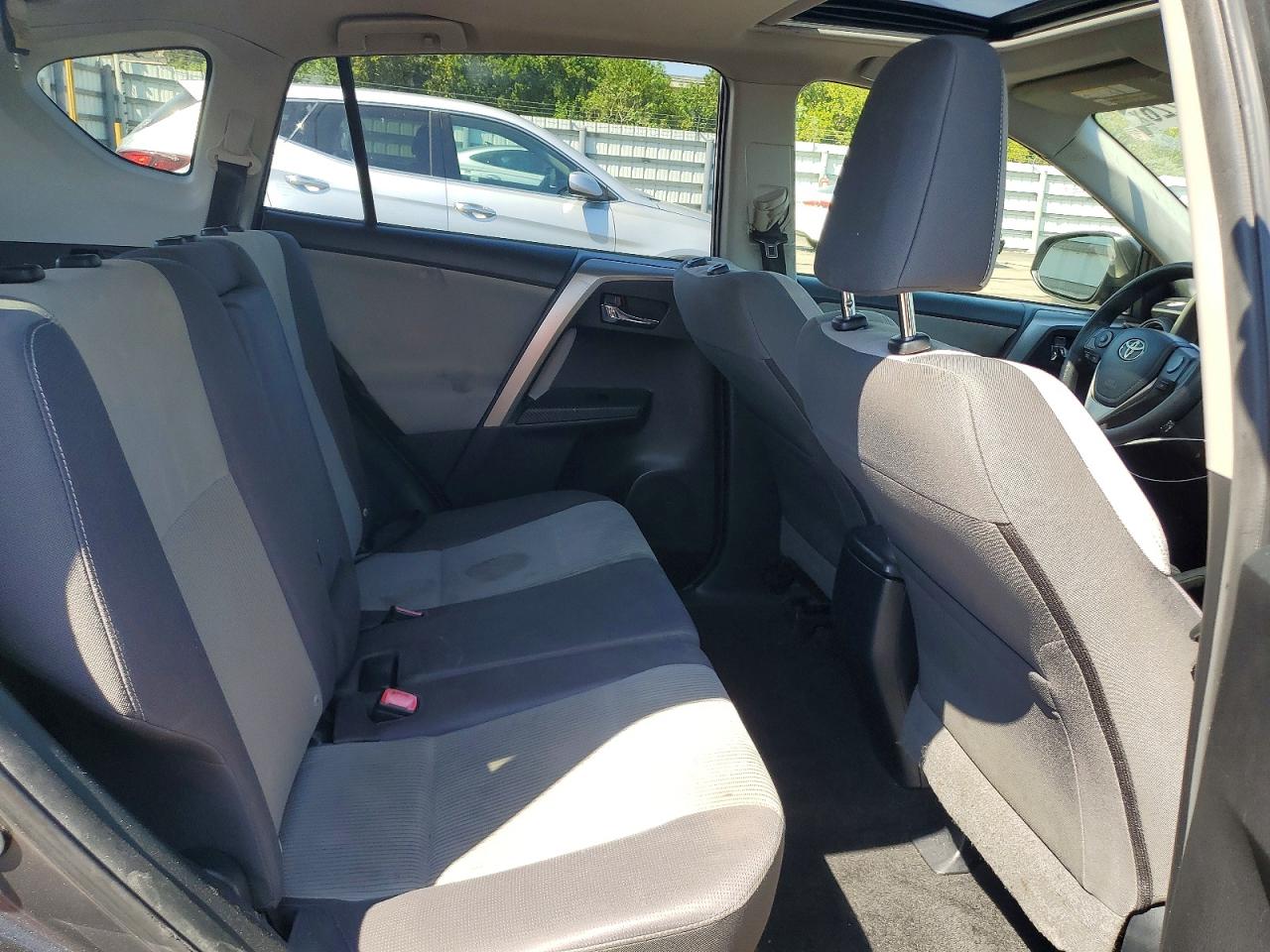 2015 TOYOTA RAV4 XLE photo 21