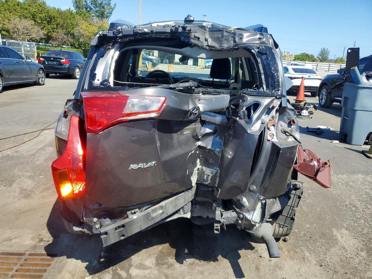 2015 TOYOTA RAV4 XLE photo 11