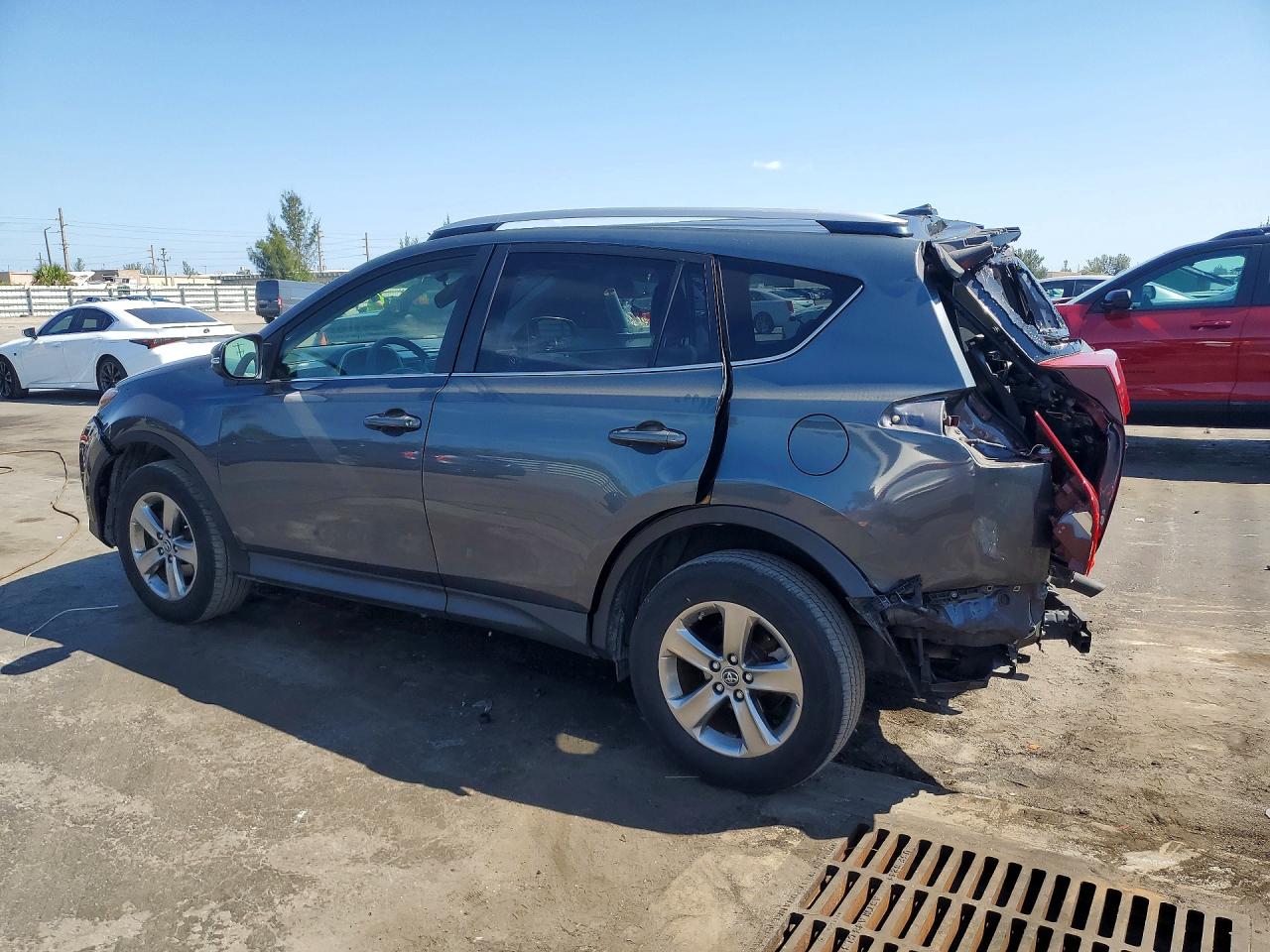 2015 TOYOTA RAV4 XLE photo 3