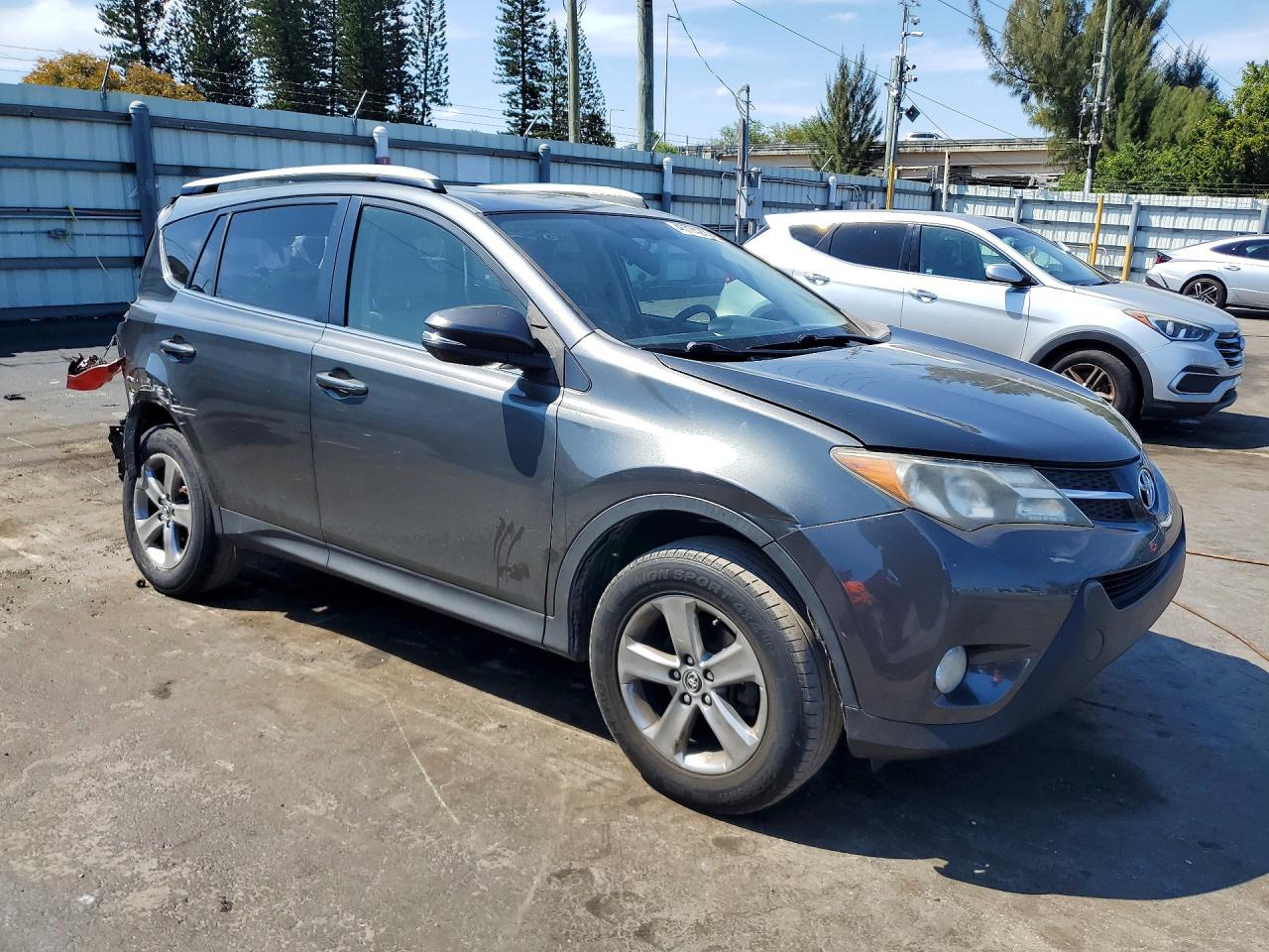 2015 TOYOTA RAV4 XLE photo 7