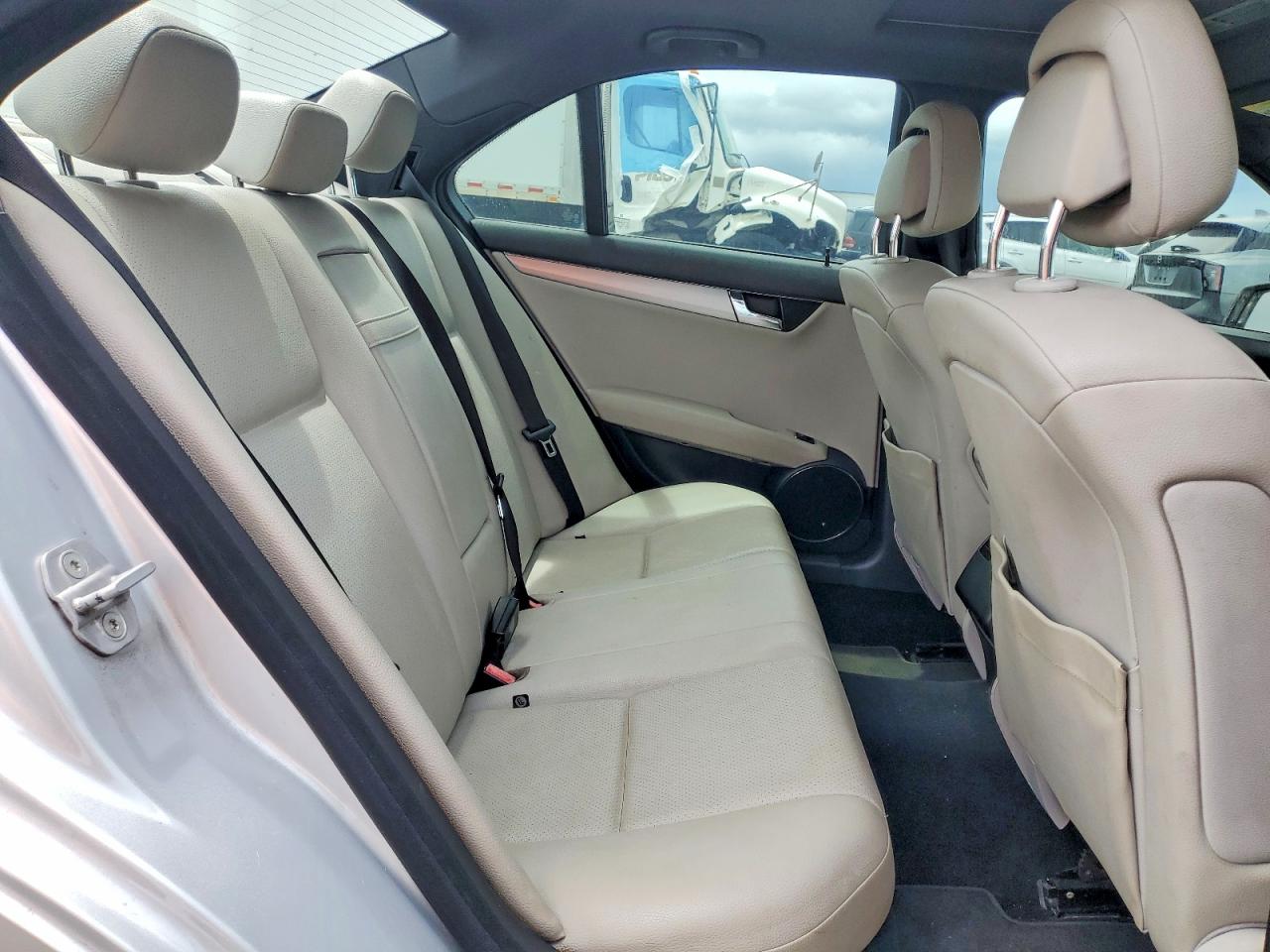 2011 MERCEDES-BENZ C 300 photo 19
