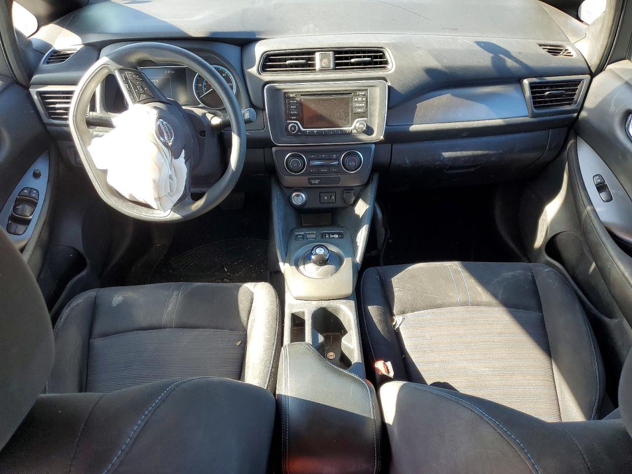 2019 NISSAN LEAF S photo 15