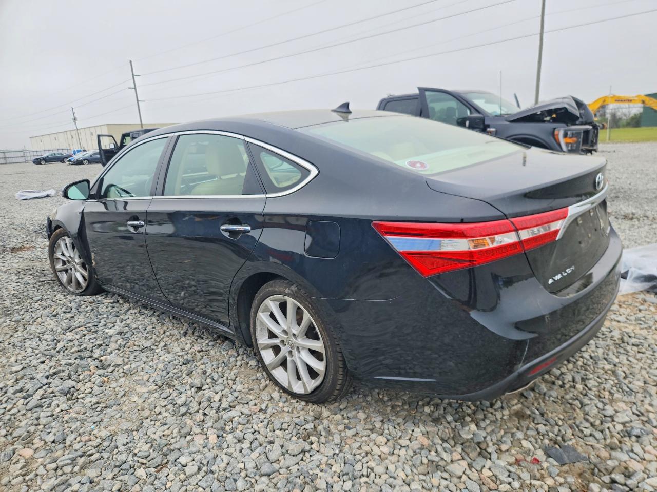 2013 TOYOTA AVALON LIMITED photo 2