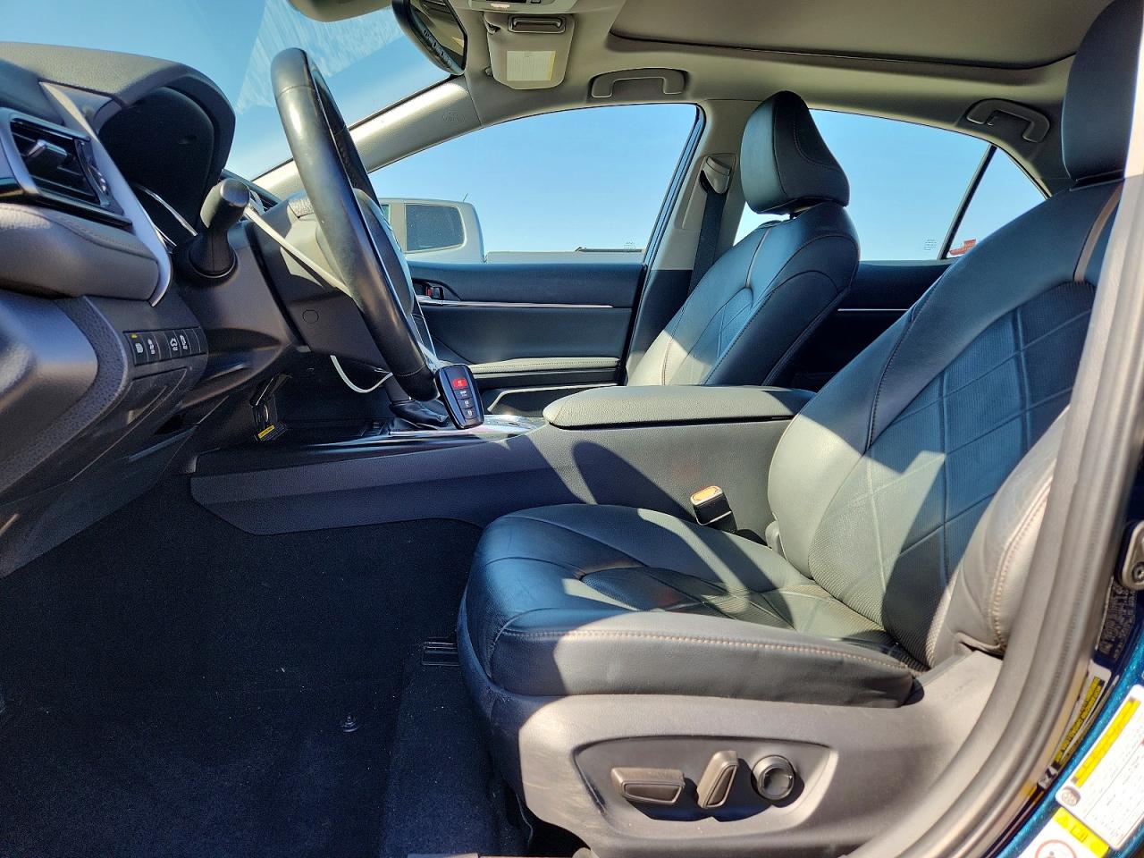 2019 TOYOTA CAMRY XLE photo 13