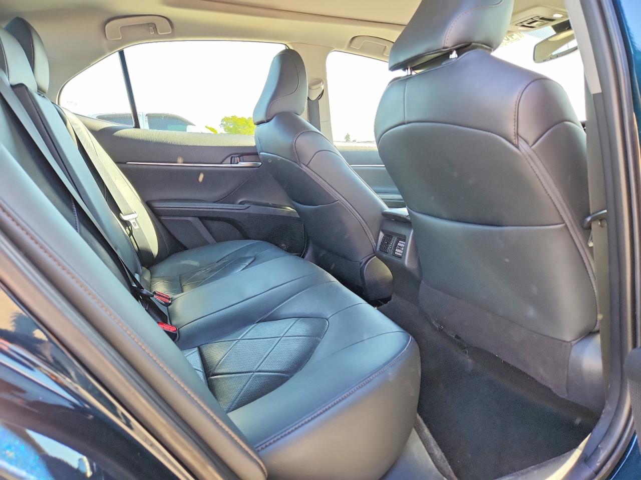 2019 TOYOTA CAMRY XLE photo 19