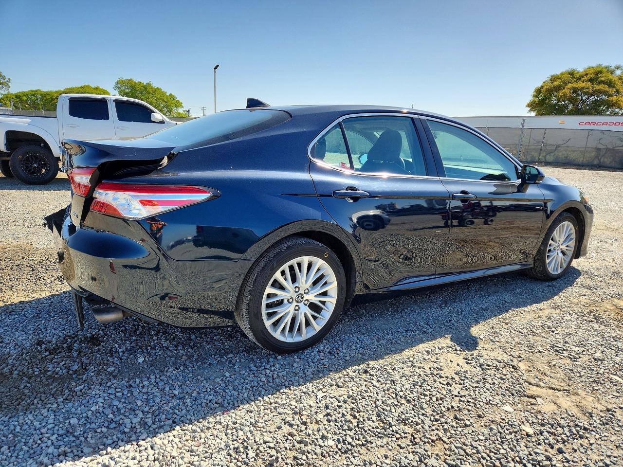 2019 TOYOTA CAMRY XLE photo 5