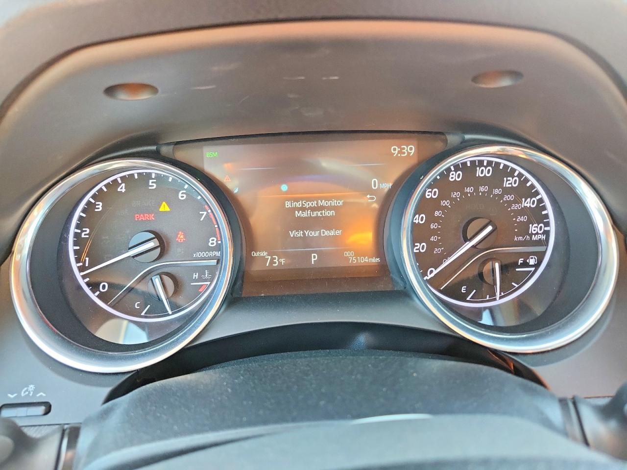 2019 TOYOTA CAMRY XLE photo 17