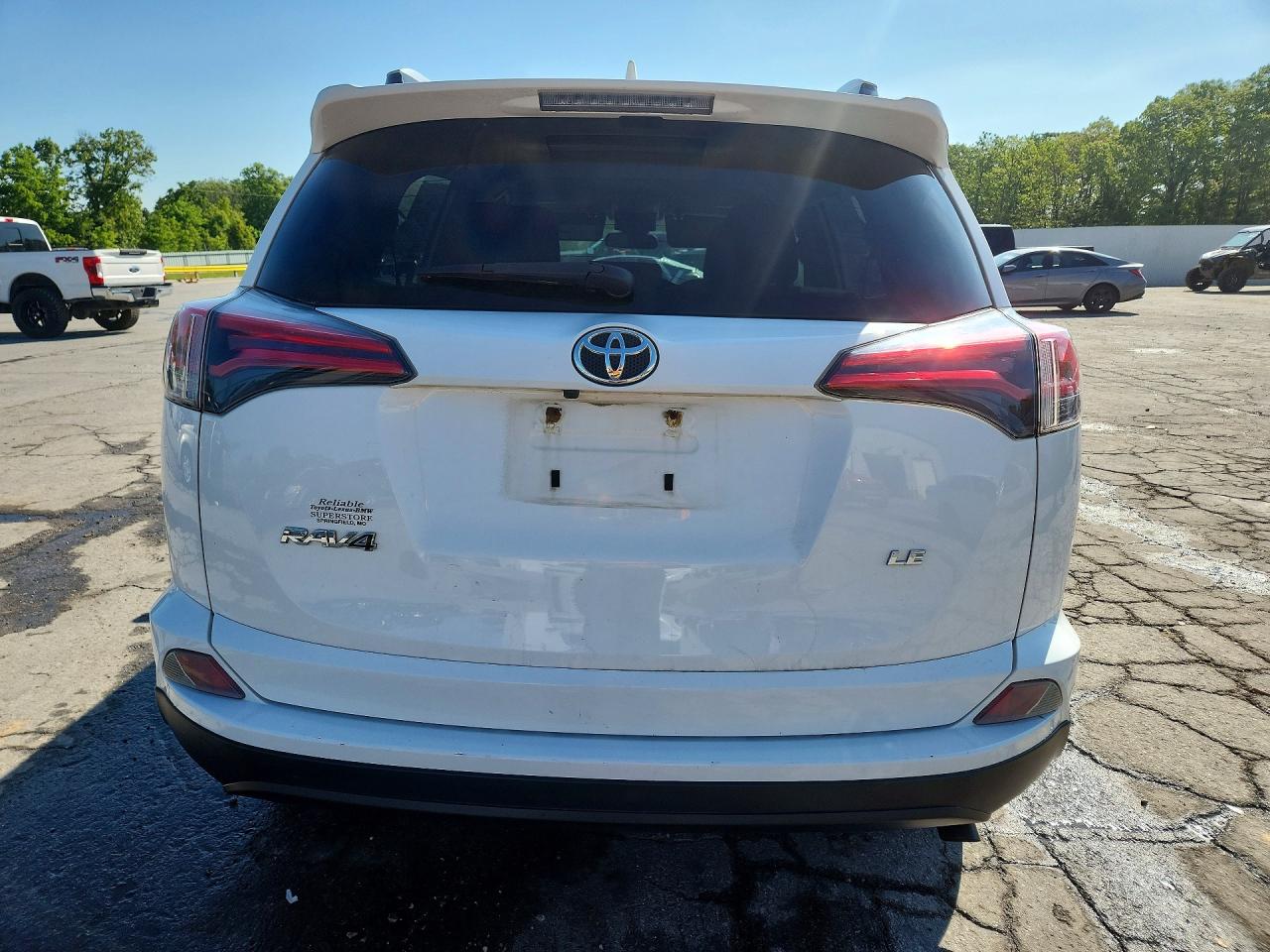 2018 TOYOTA RAV4 LE photo 11