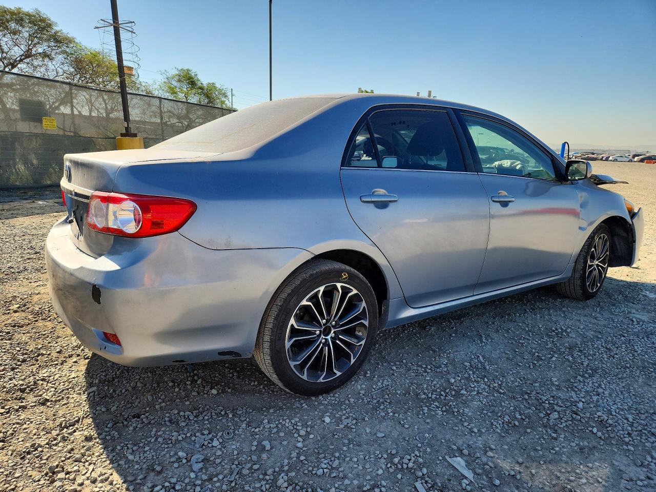 2013 TOYOTA COROLLA LE photo 5