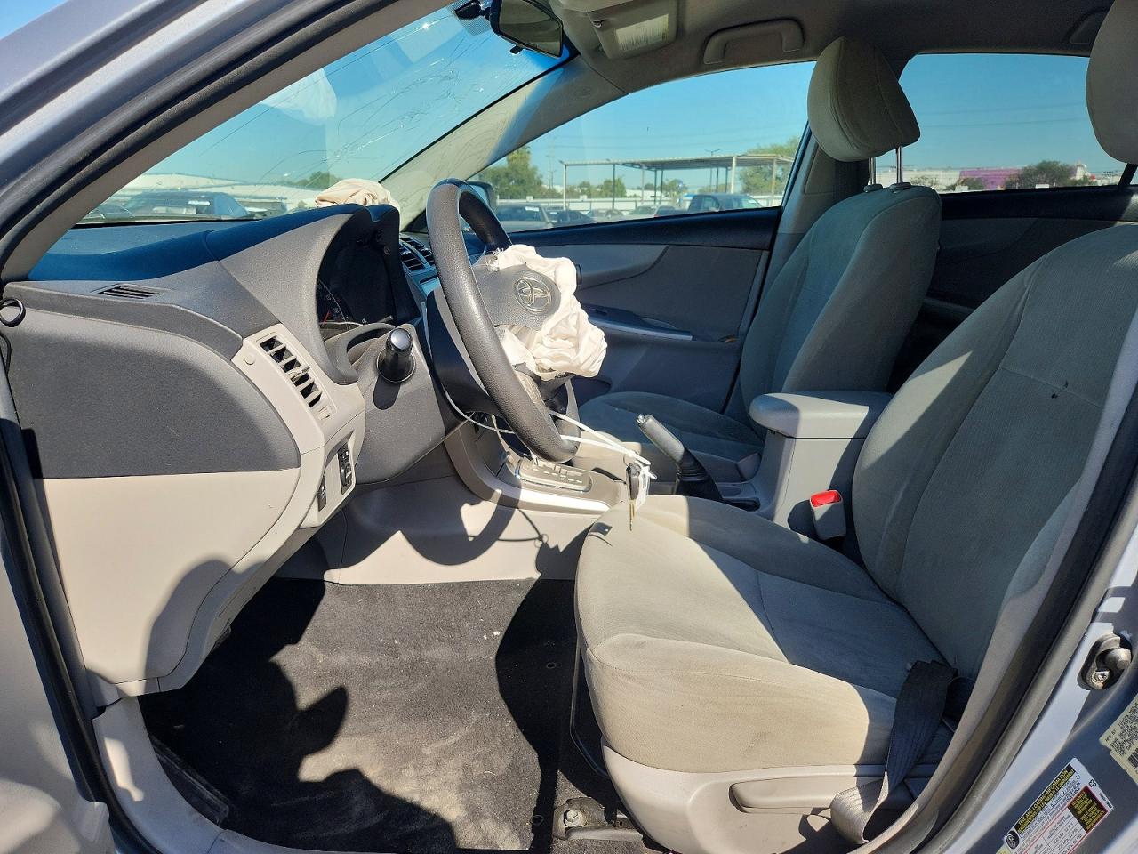 2013 TOYOTA COROLLA LE photo 13