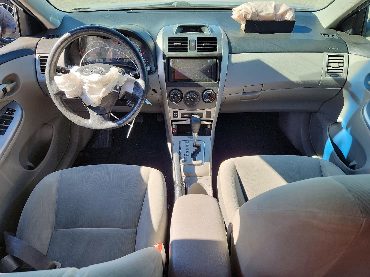 2013 TOYOTA COROLLA LE photo 15