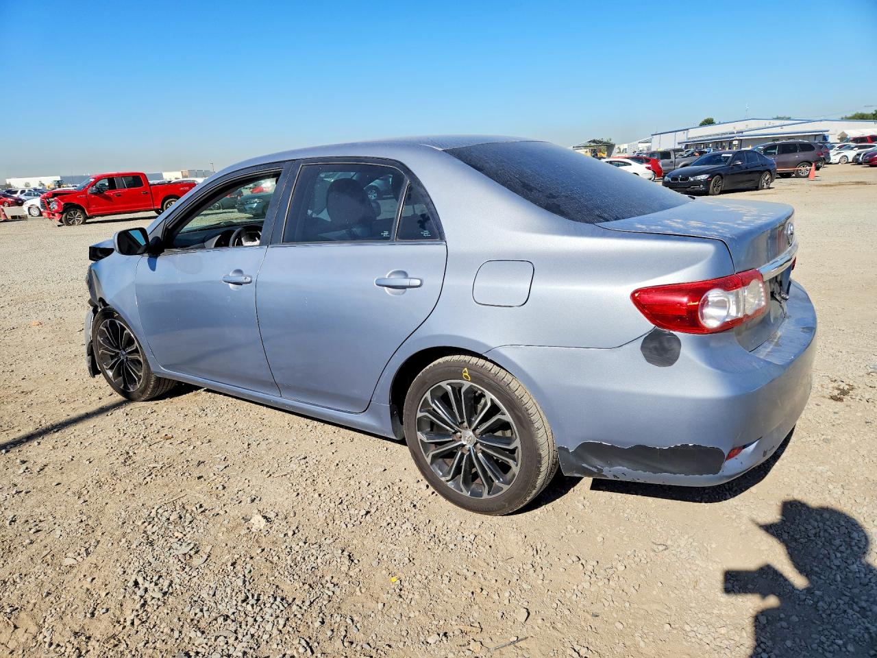 2013 TOYOTA COROLLA LE photo 3