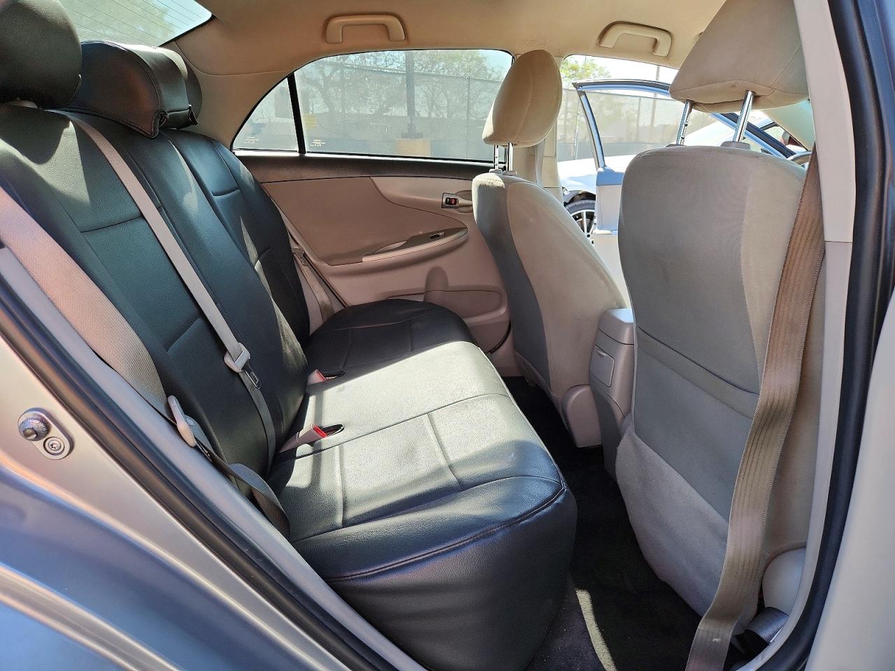 2013 TOYOTA COROLLA LE photo 19