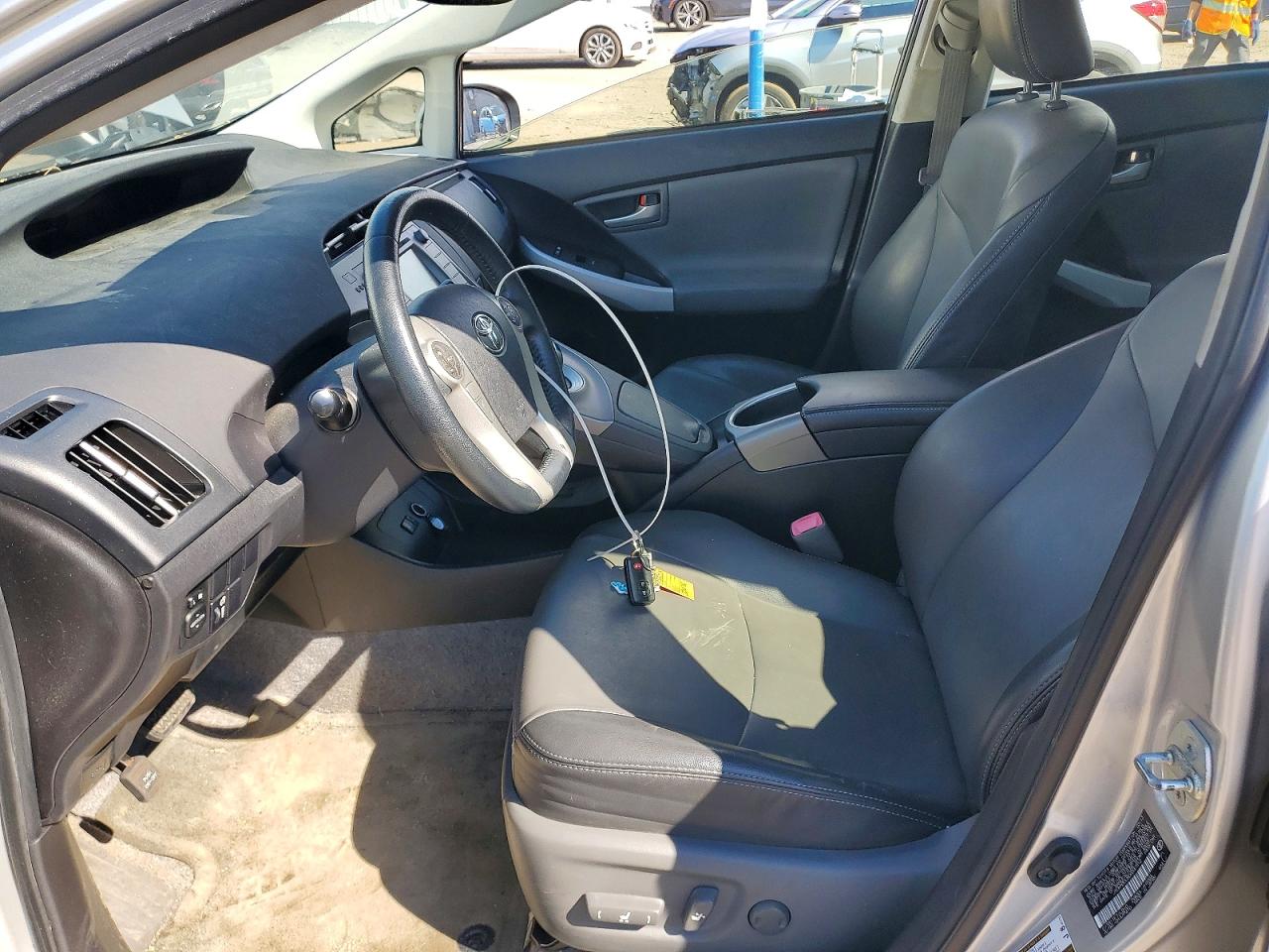 2013 TOYOTA PRIUS FOUR photo 13